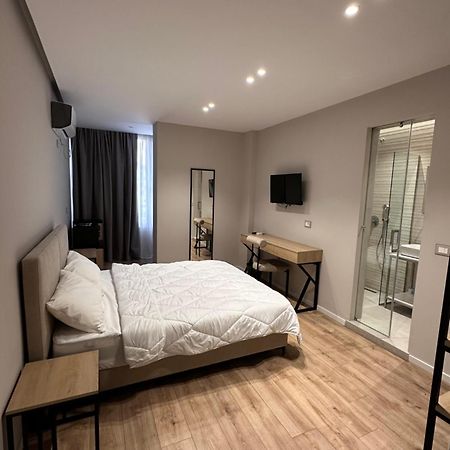 Amazon 8 Guesthouse 티라나 외부 사진