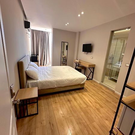 Amazon 8 Guesthouse 티라나 외부 사진
